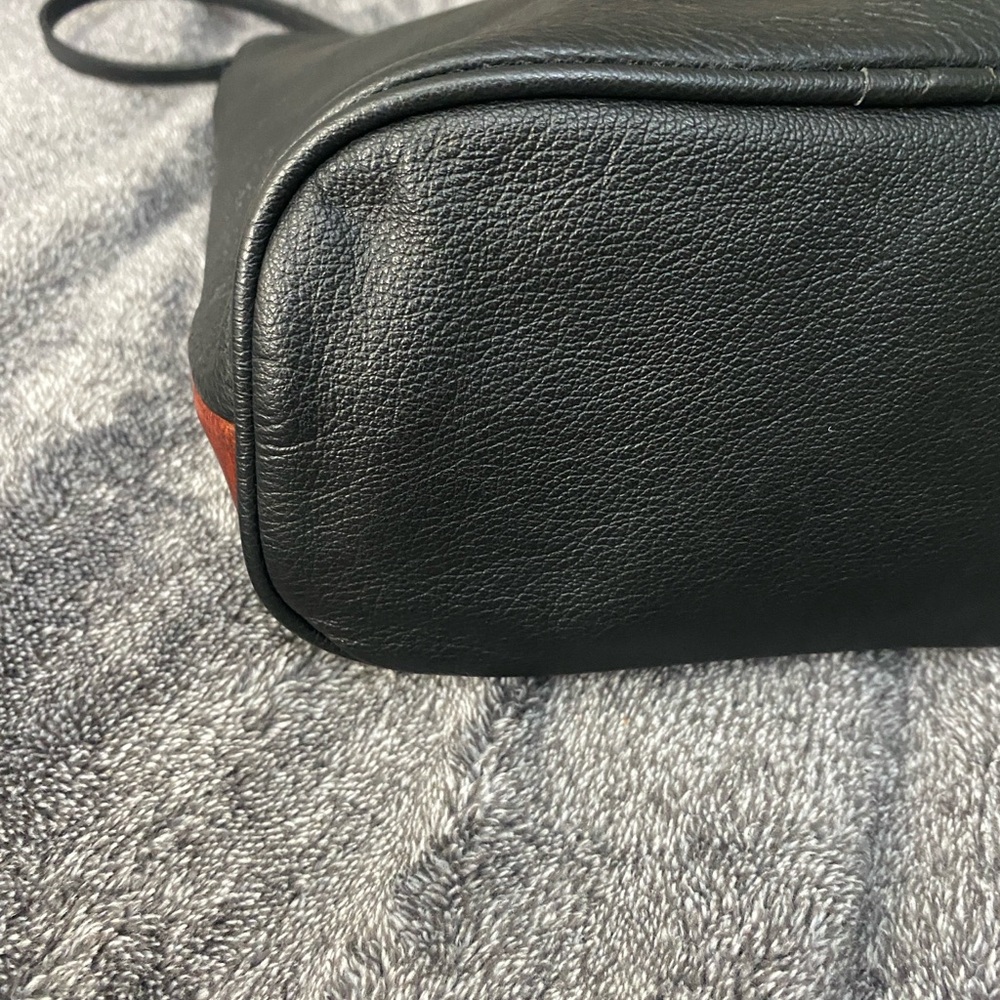Cc Whiting Leaf Leather Black and Brown Crossbody Bag - Picture 3 of 10